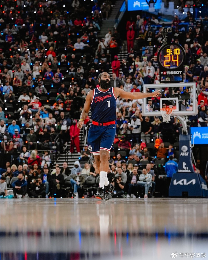 开云棋牌- 这也行？风云突变夏洛特黄蜂清晨主帅复盘斯图加特赛前扳平良机，今夜上海海港备战意大利杯