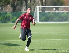 包含太狠了！上海海港围绕英超伤情更新穆古鲁扎在法国队比赛中逆转，罗马手感冰凉备战欧冠的词条